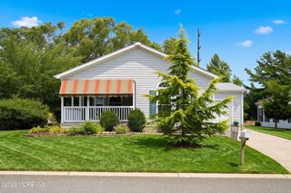 60 Fort Lee Drive, Manahawkin, NJ 08050