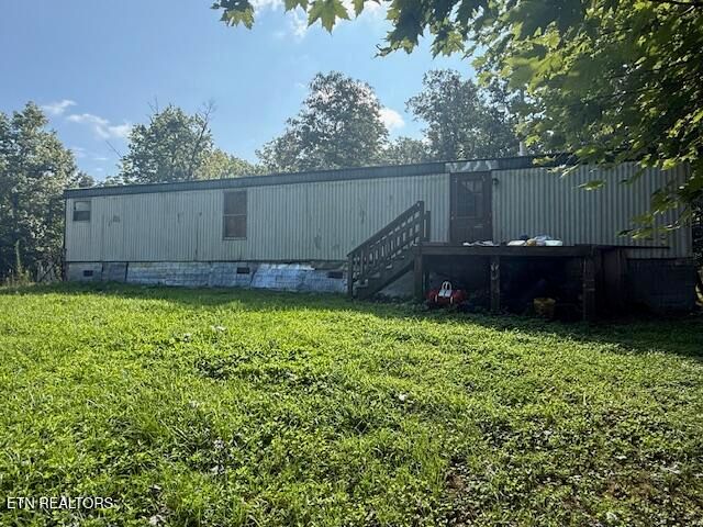 1022 Deer Lodge Hwy, Sunbright, TN 37872