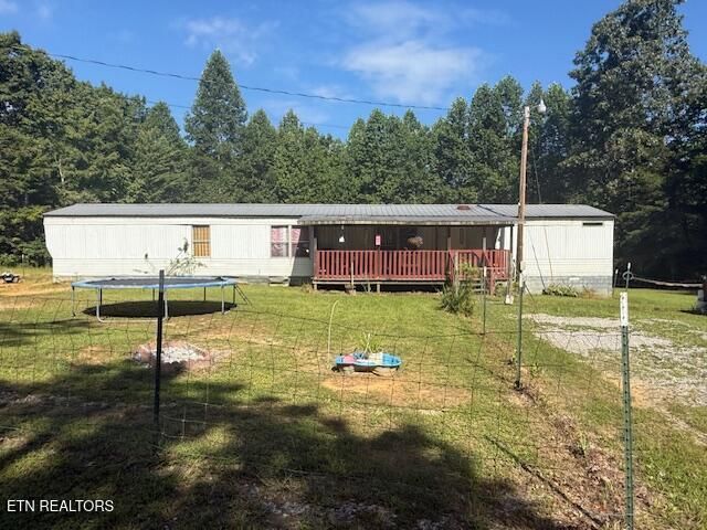 1022 Deer Lodge Hwy, Sunbright, TN 37872