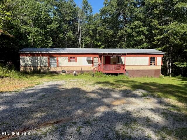 1022 Deer Lodge Hwy, Sunbright, TN 37872