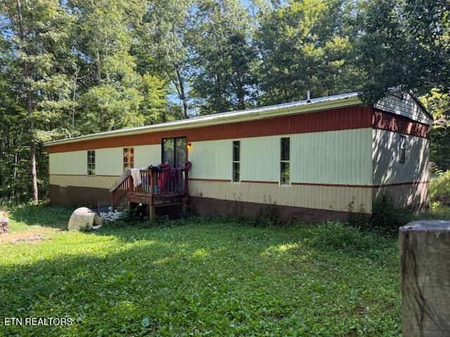 1022 Deer Lodge Hwy, Sunbright, TN 37872