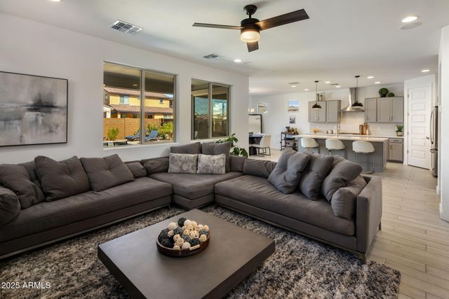 8958 W ORANGE Drive, Glendale, AZ 85305