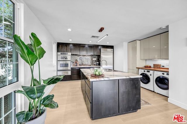 2735 Hollyridge Drive, Los Angeles, CA 90068