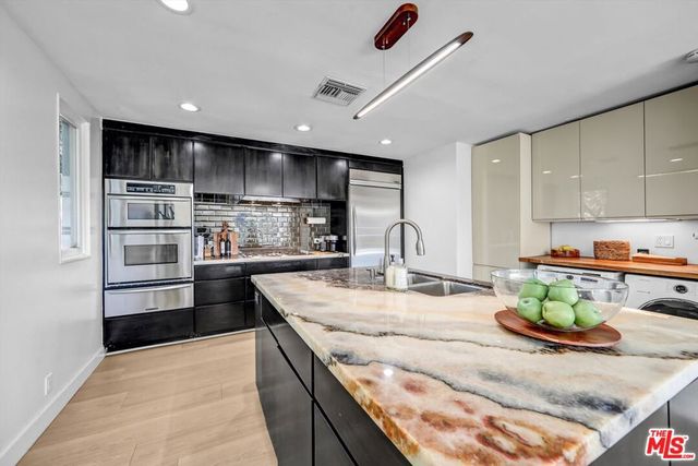 2735 Hollyridge Drive, Los Angeles, CA 90068