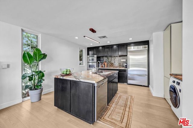 2735 Hollyridge Drive, Los Angeles, CA 90068
