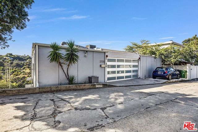 2735 Hollyridge Drive, Los Angeles, CA 90068