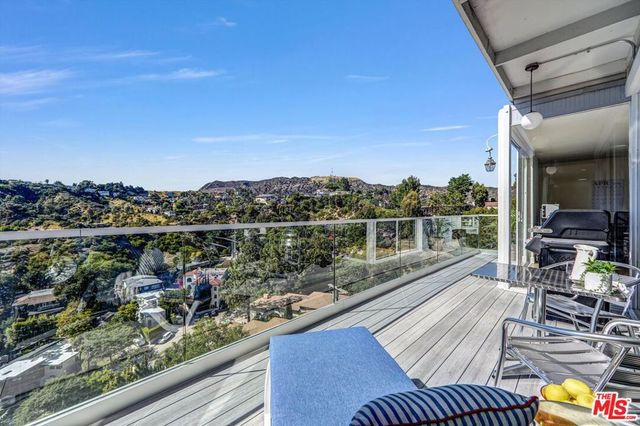 2735 Hollyridge Drive, Los Angeles, CA 90068