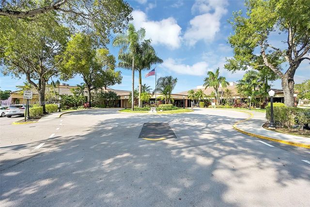 9841 Sunrise Lakes Boulevard 310, Sunrise, FL 33322