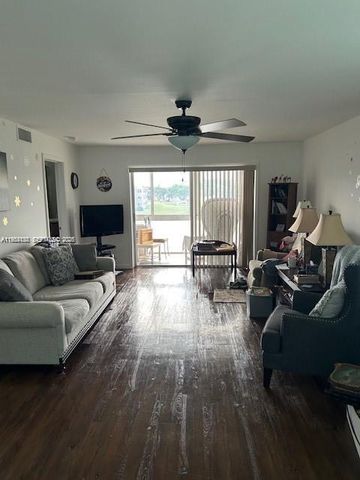 9841 Sunrise Lakes Boulevard 310, Sunrise, FL 33322