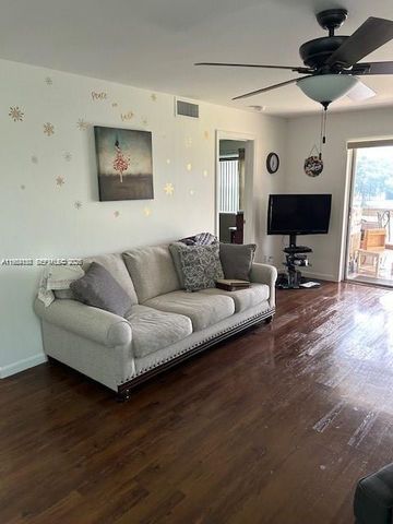 9841 Sunrise Lakes Boulevard 310, Sunrise, FL 33322