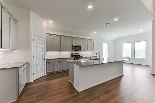 1076 Birds Landing Drive, Magnolia, TX 77355