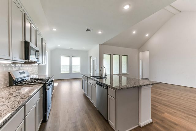1076 Birds Landing Drive, Magnolia, TX 77355