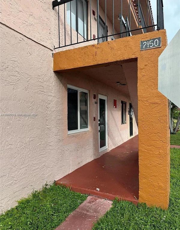 2170 W 60th St 16205, Hialeah, FL 33016