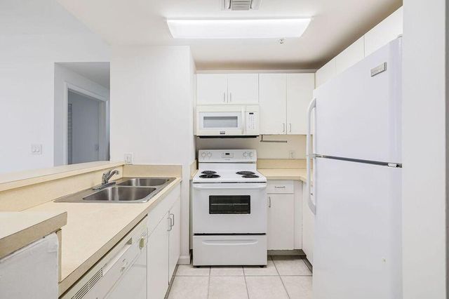 185 SE 14 Terrace 2411, Miami, FL 33131