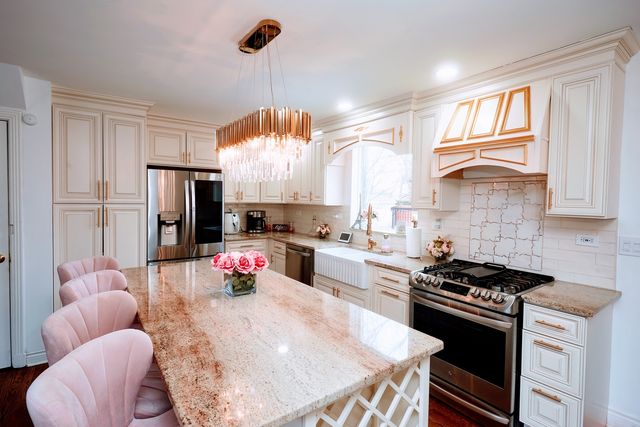 6033 N Leader Avenue, Chicago, IL 60646
