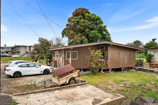 94-825 Waipahu Street, Waipahu, HI 96797