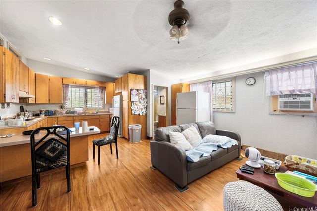 94-825 Waipahu Street, Waipahu, HI 96797