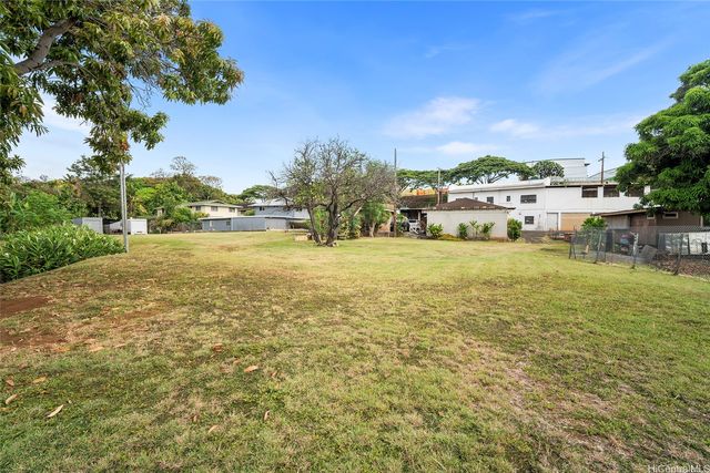 94-825 Waipahu Street, Waipahu, HI 96797