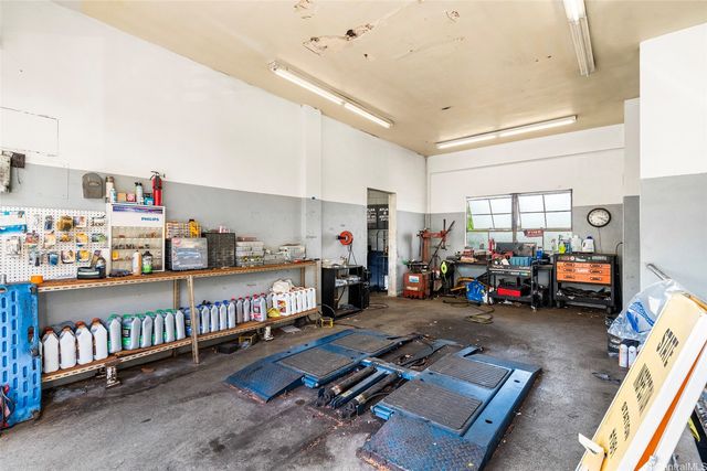 94-825 Waipahu Street, Waipahu, HI 96797