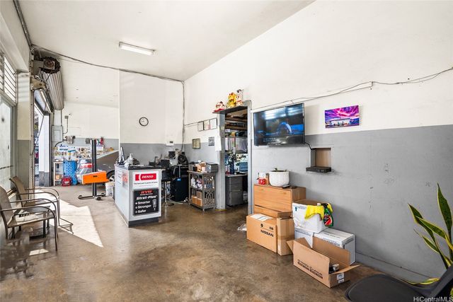 94-825 Waipahu Street, Waipahu, HI 96797