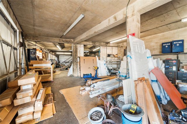 94-825 Waipahu Street, Waipahu, HI 96797