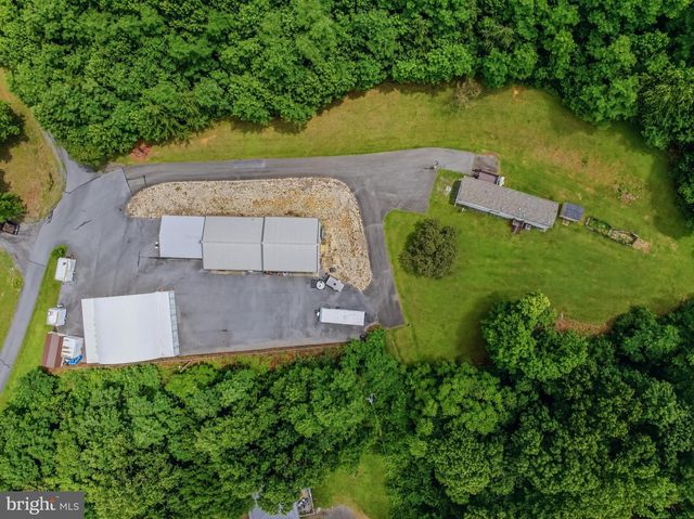 208 BARBEQUE DR, Berkeley Springs, WV 25411