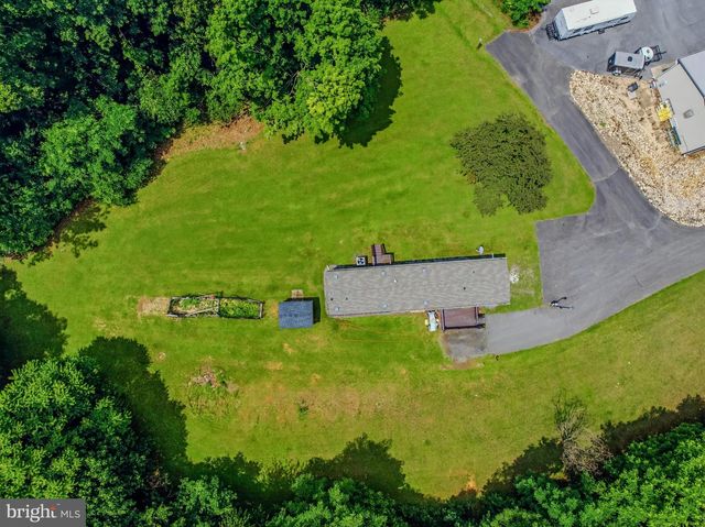 208 BARBEQUE DR, Berkeley Springs, WV 25411