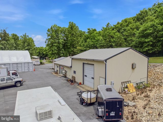 208 BARBEQUE DR, Berkeley Springs, WV 25411