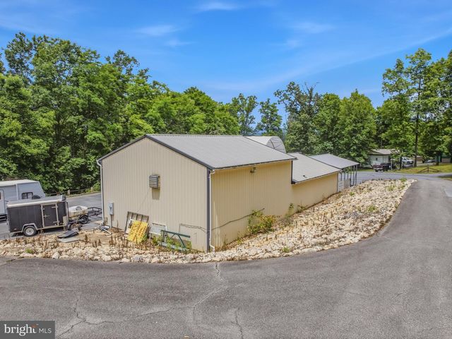 208 BARBEQUE DR, Berkeley Springs, WV 25411