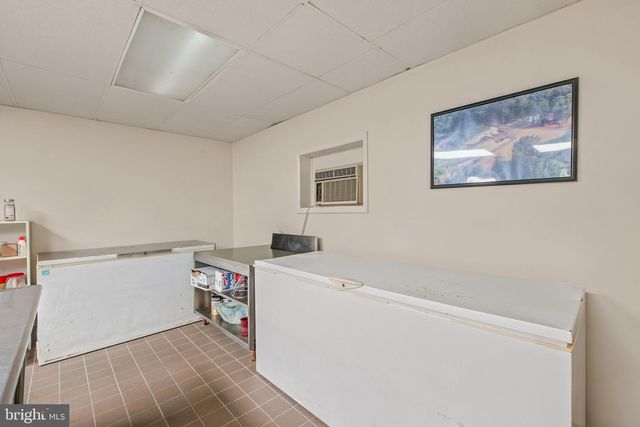 208 BARBEQUE DR, Berkeley Springs, WV 25411