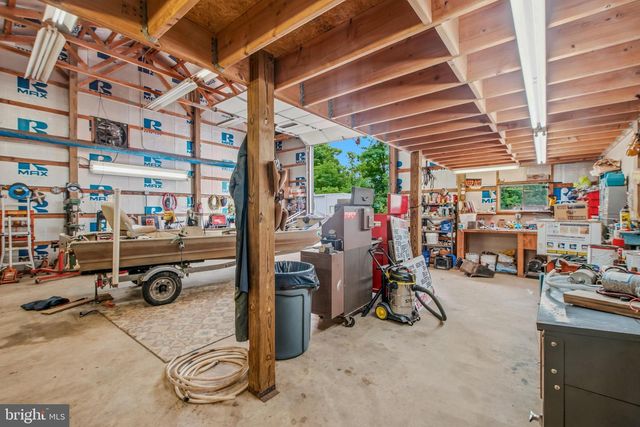 208 BARBEQUE DR, Berkeley Springs, WV 25411