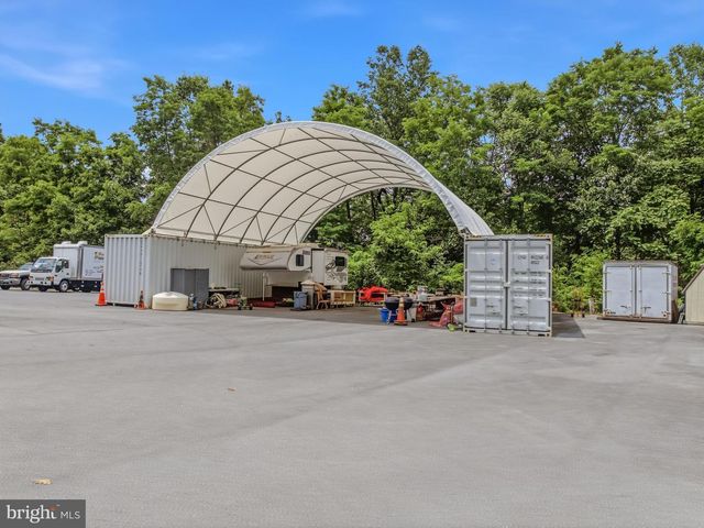 208 BARBEQUE DR, Berkeley Springs, WV 25411