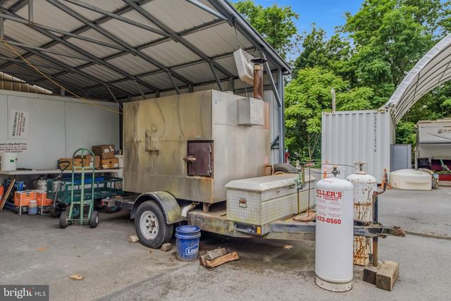 208 BARBEQUE DR, Berkeley Springs, WV 25411