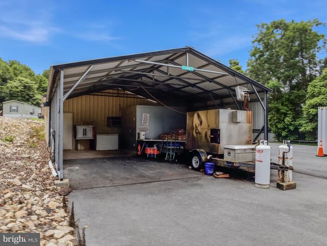 208 BARBEQUE DR, Berkeley Springs, WV 25411