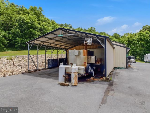 208 BARBEQUE DR, Berkeley Springs, WV 25411
