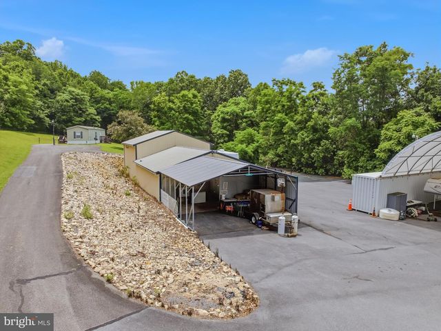 208 BARBEQUE DR, Berkeley Springs, WV 25411