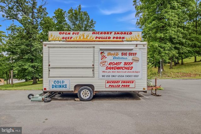 208 BARBEQUE DR, Berkeley Springs, WV 25411