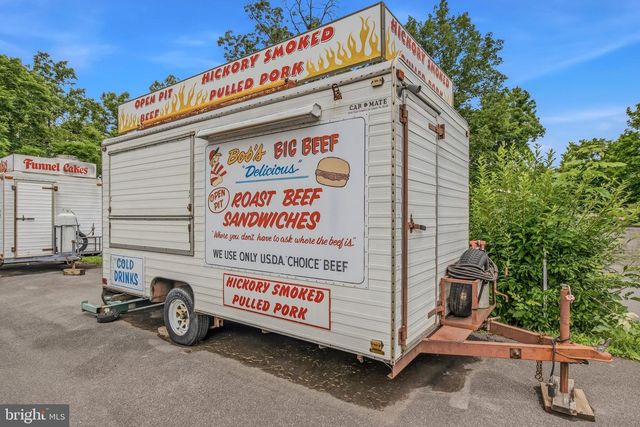 208 BARBEQUE DR, Berkeley Springs, WV 25411