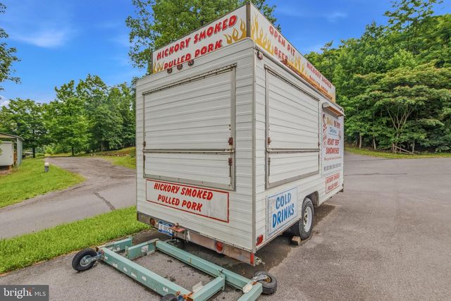 208 BARBEQUE DR, Berkeley Springs, WV 25411