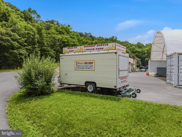 208 BARBEQUE DR, Berkeley Springs, WV 25411