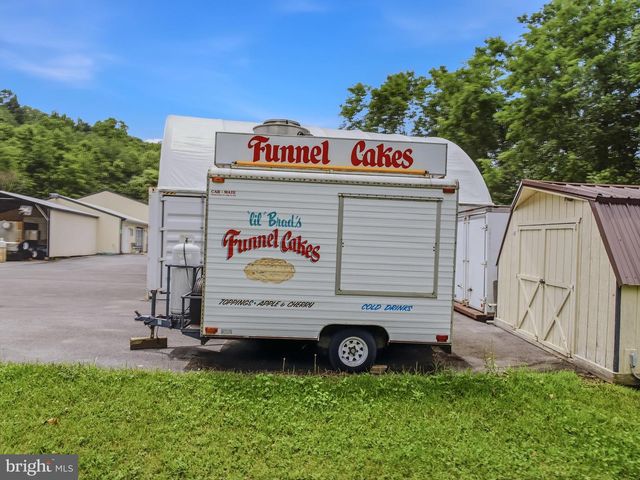 208 BARBEQUE DR, Berkeley Springs, WV 25411