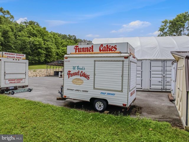 208 BARBEQUE DR, Berkeley Springs, WV 25411