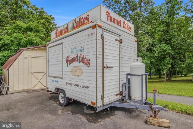 208 BARBEQUE DR, Berkeley Springs, WV 25411