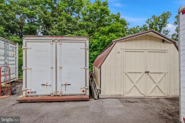 208 BARBEQUE DR, Berkeley Springs, WV 25411