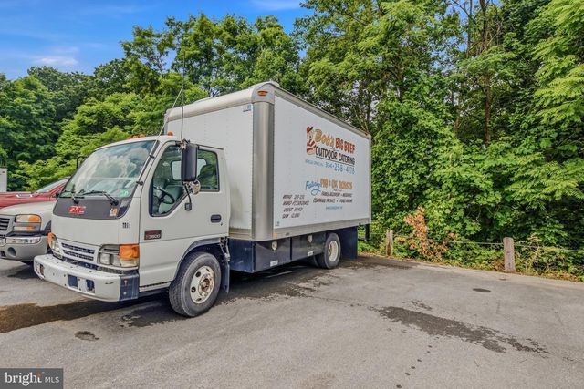 208 BARBEQUE DR, Berkeley Springs, WV 25411