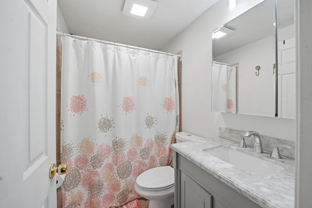 269 Chicopee St 17, Chicopee, MA 01013