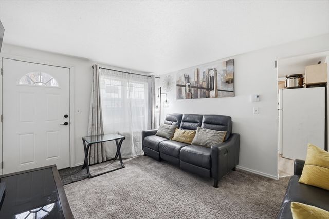269 Chicopee St 17, Chicopee, MA 01013