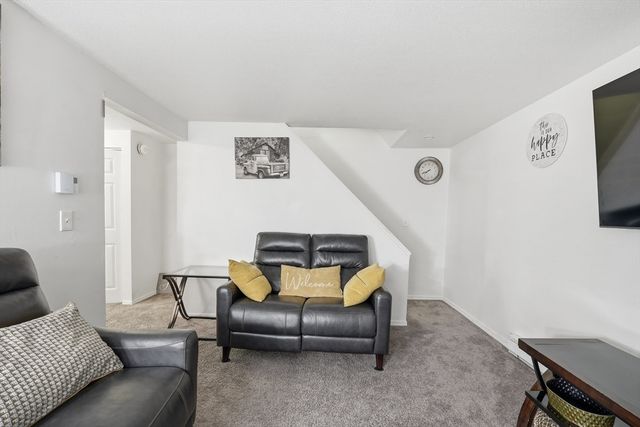 269 Chicopee St 17, Chicopee, MA 01013