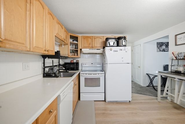 269 Chicopee St 17, Chicopee, MA 01013