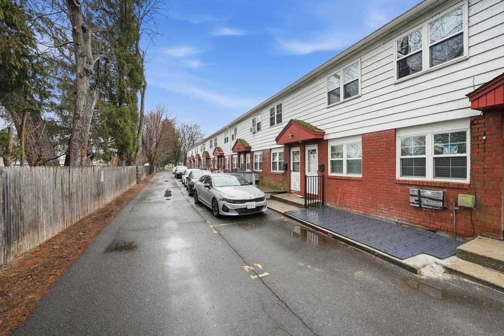 269 Chicopee St 17, Chicopee, MA 01013